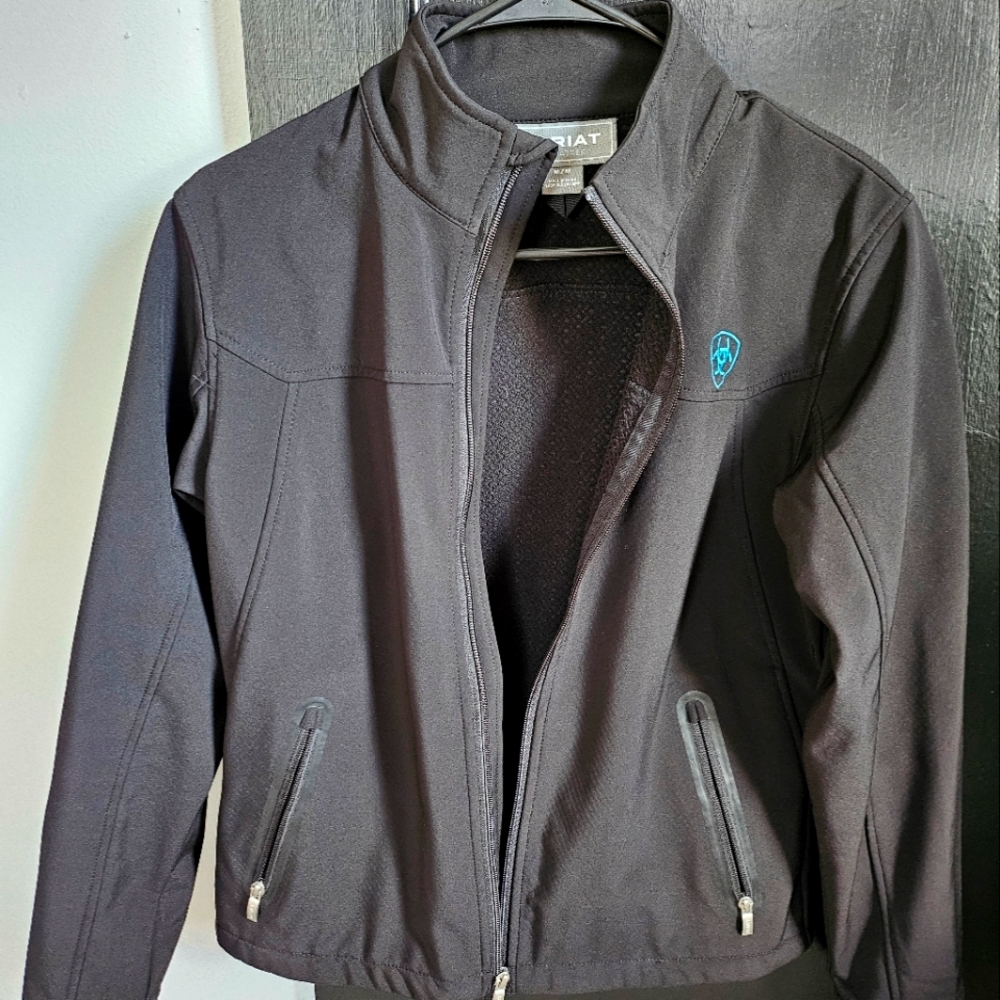 ARIAT | WOMEN NEW TEAM SOFTSHELL JACKET BLACK/SERAPE-Medium